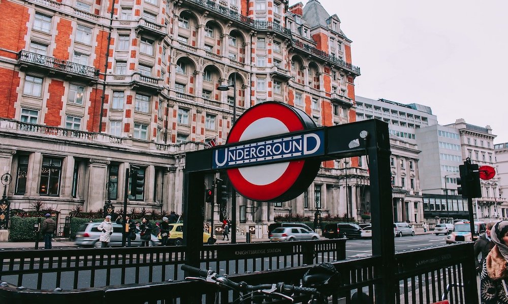 London underground car-3815299_1280 - pixabay 1000x600 London Underground and city scene