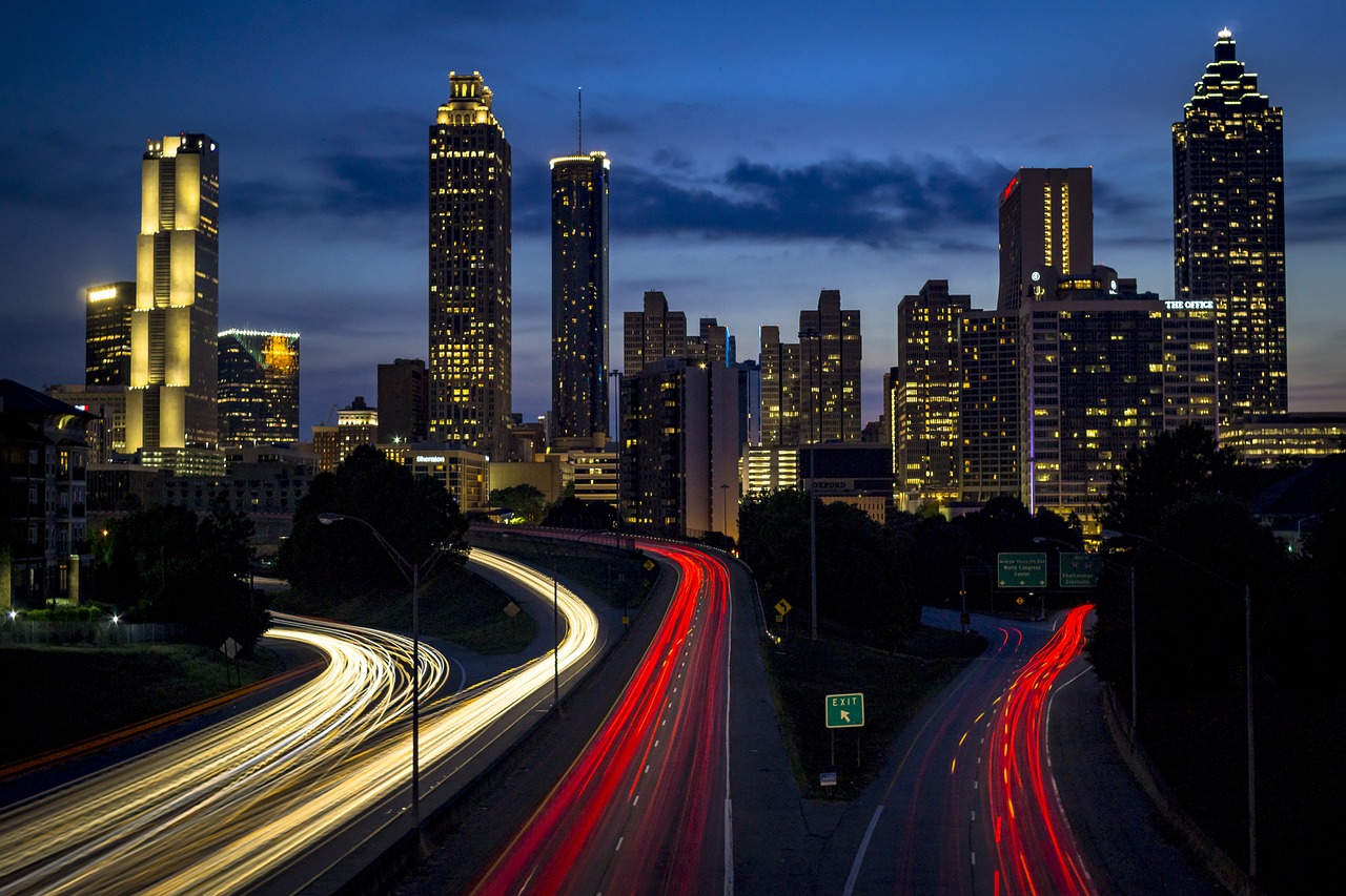 architecture-1836381_1280 City motorway at night
